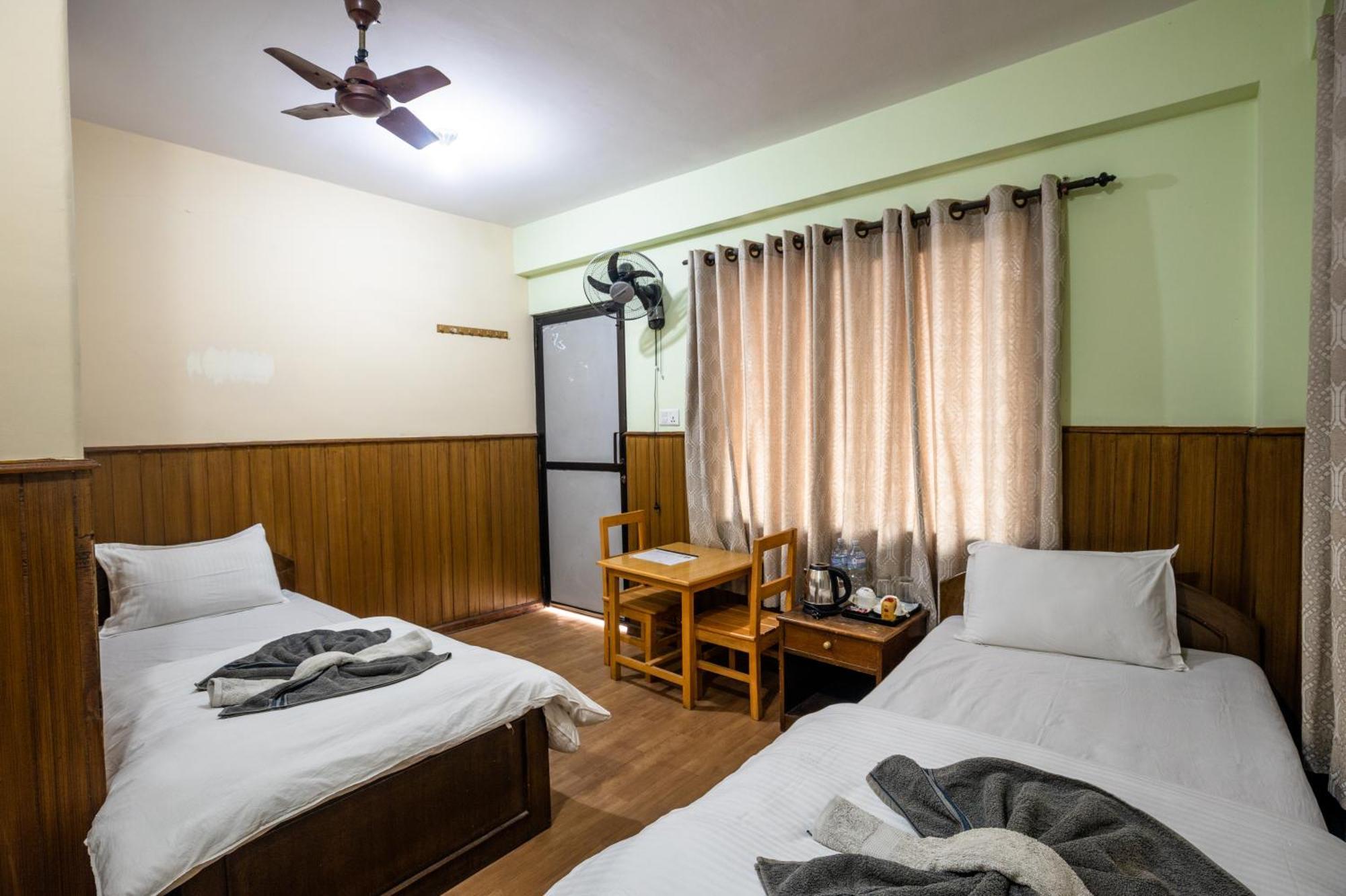 Hotel Harmony & Little Bites Bistro Jawlakhel Ngoại thất bức ảnh