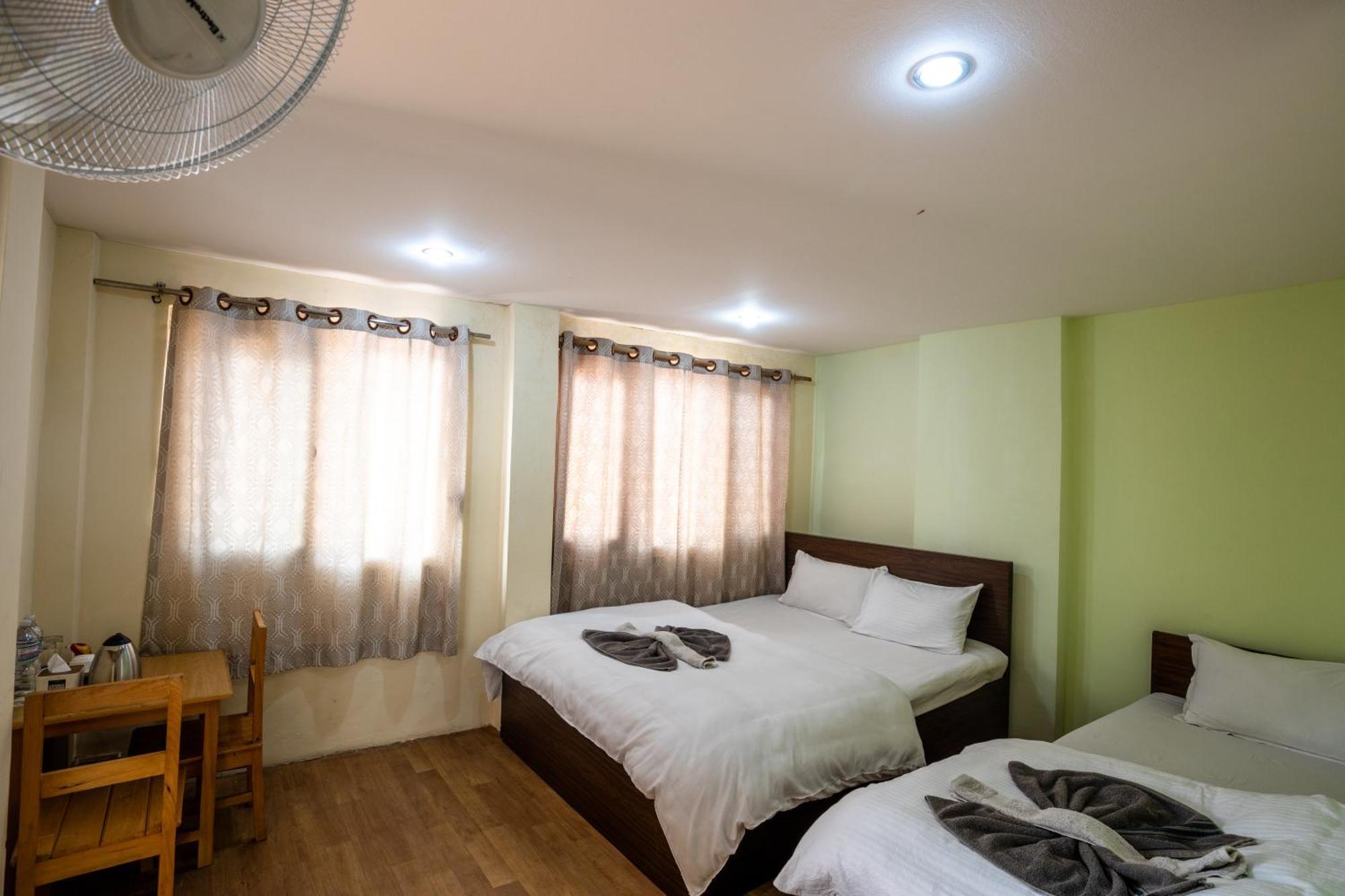 Hotel Harmony & Little Bites Bistro Jawlakhel Ngoại thất bức ảnh