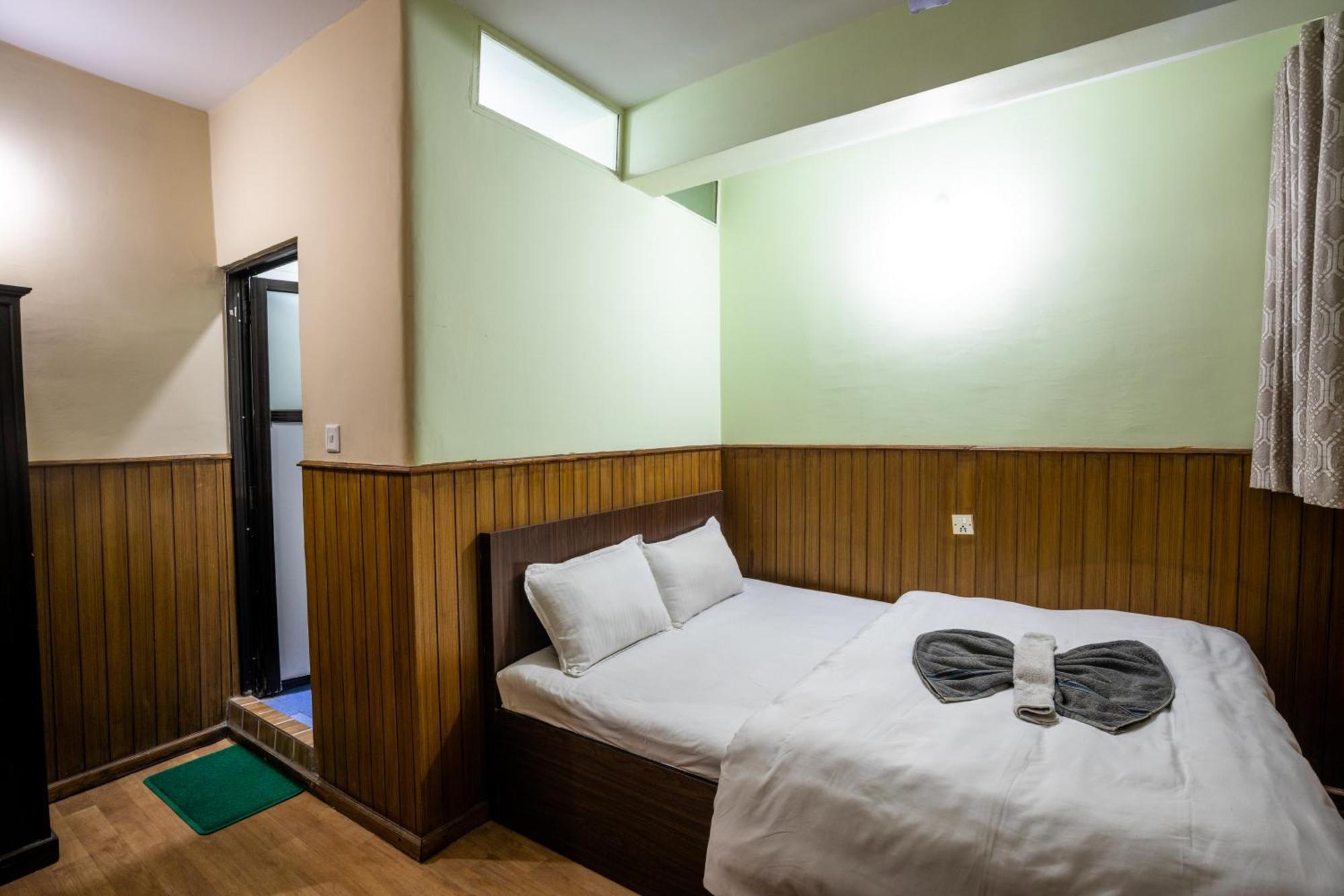 Hotel Harmony & Little Bites Bistro Jawlakhel Ngoại thất bức ảnh