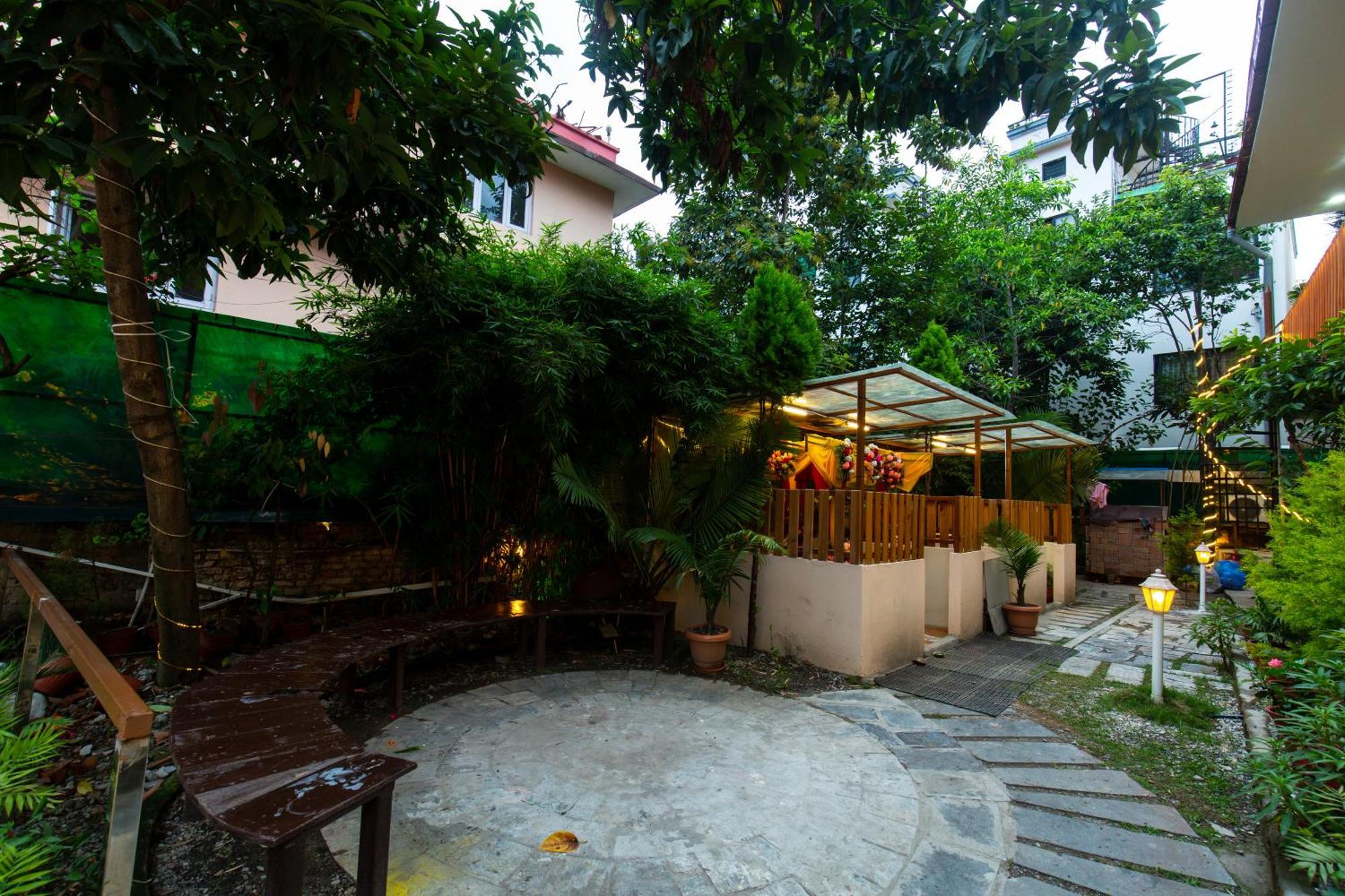 Hotel Harmony & Little Bites Bistro Jawlakhel Ngoại thất bức ảnh