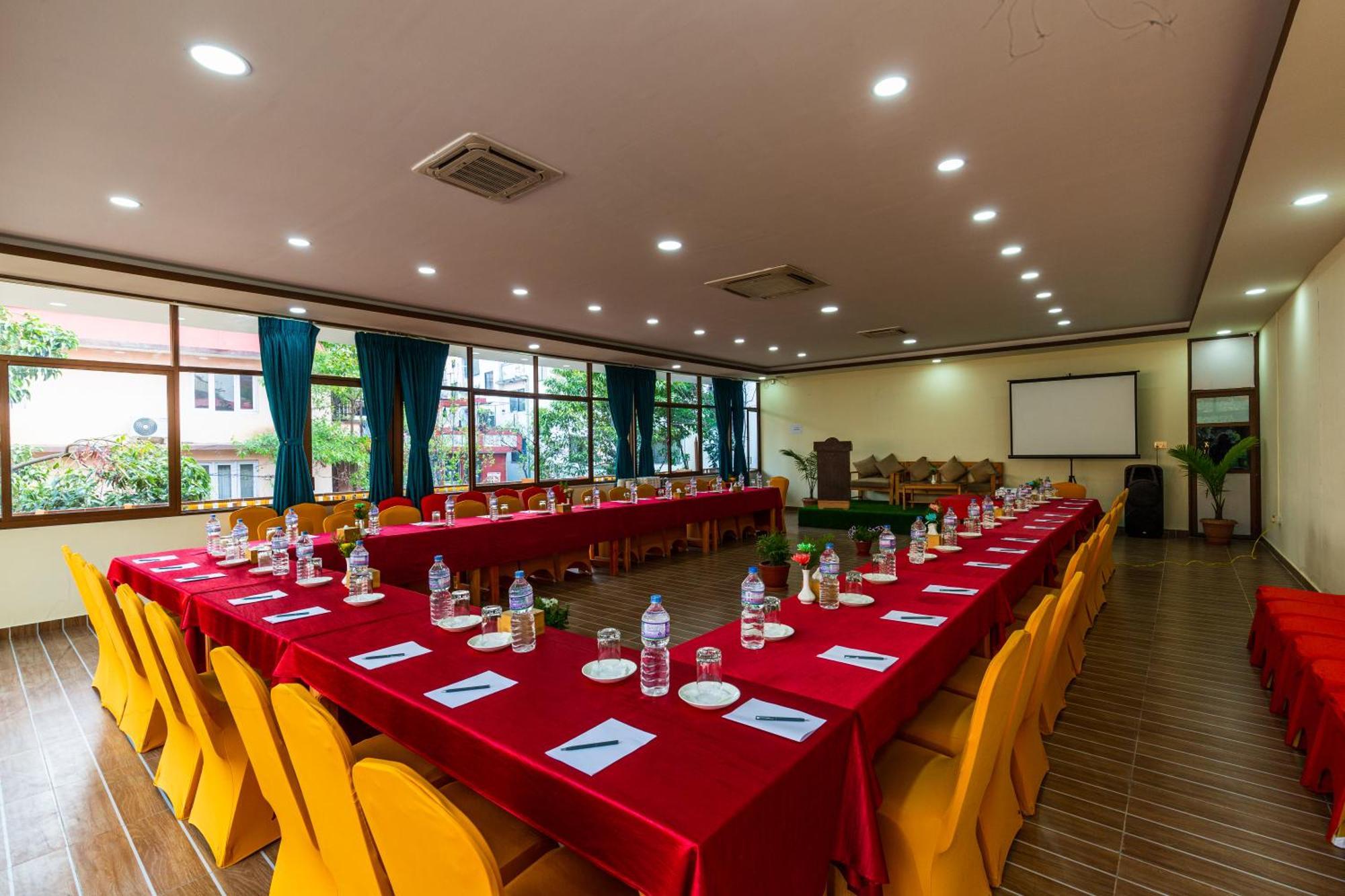 Hotel Harmony & Little Bites Bistro Jawlakhel Ngoại thất bức ảnh