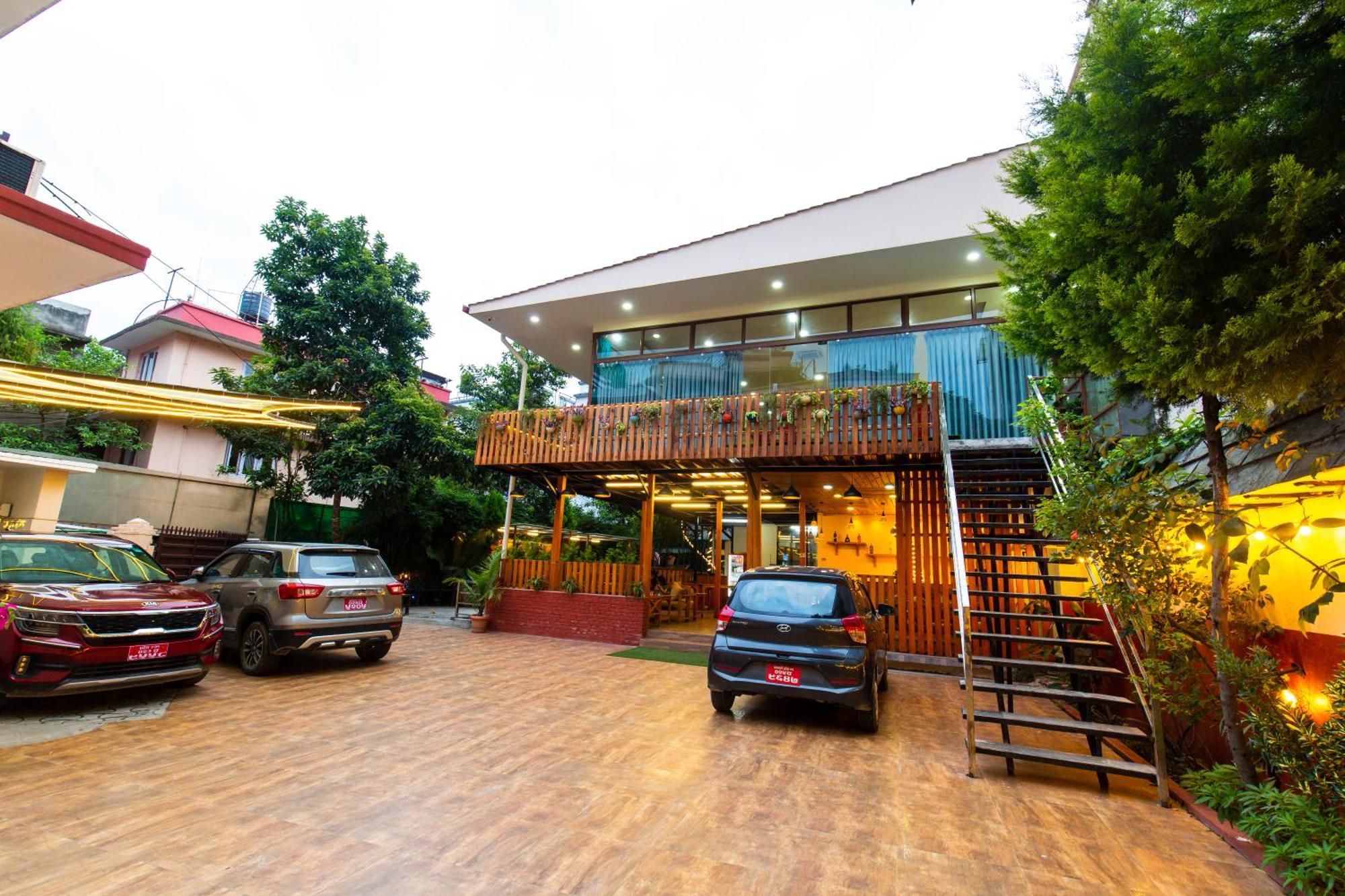 Hotel Harmony & Little Bites Bistro Jawlakhel Ngoại thất bức ảnh