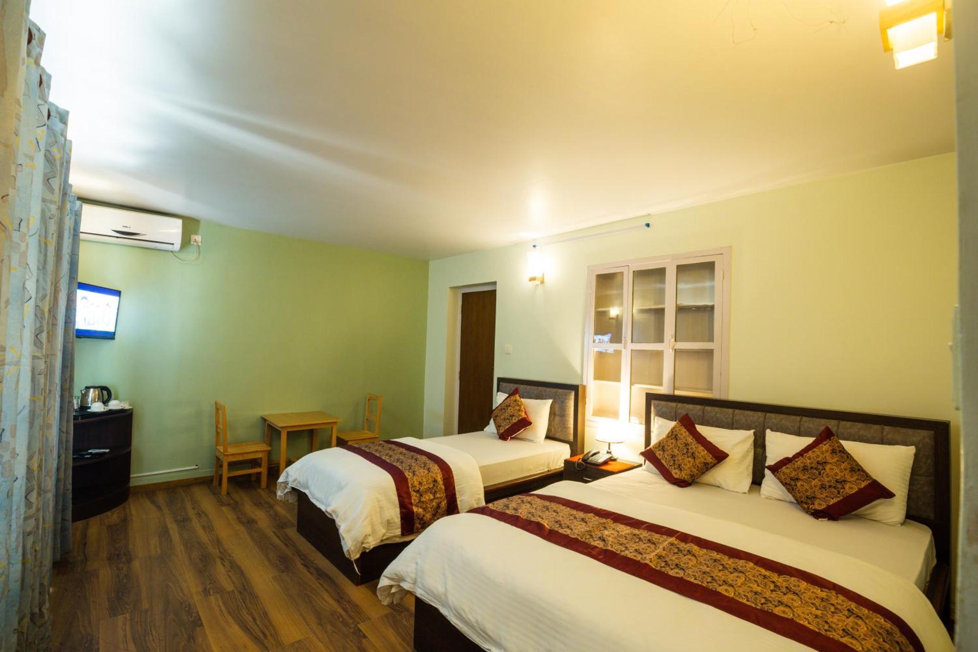 Hotel Harmony & Little Bites Bistro Jawlakhel Ngoại thất bức ảnh